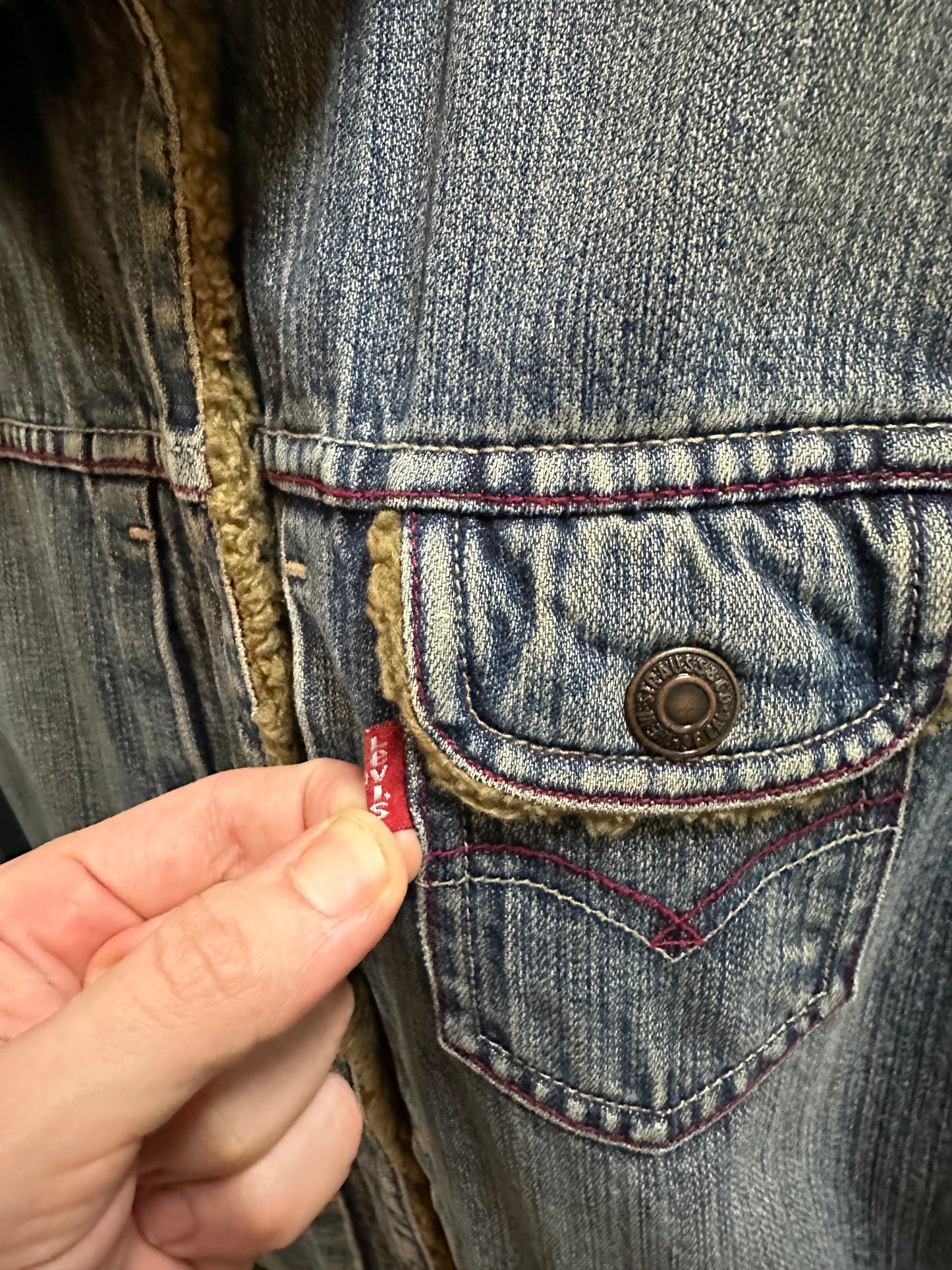 00s Levi’s Fur Lined Buckleback Denim Jacket - M