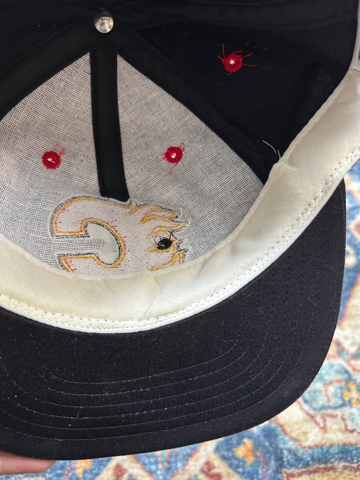 90 NHL NWT Calgary Flames SnapBack Hat