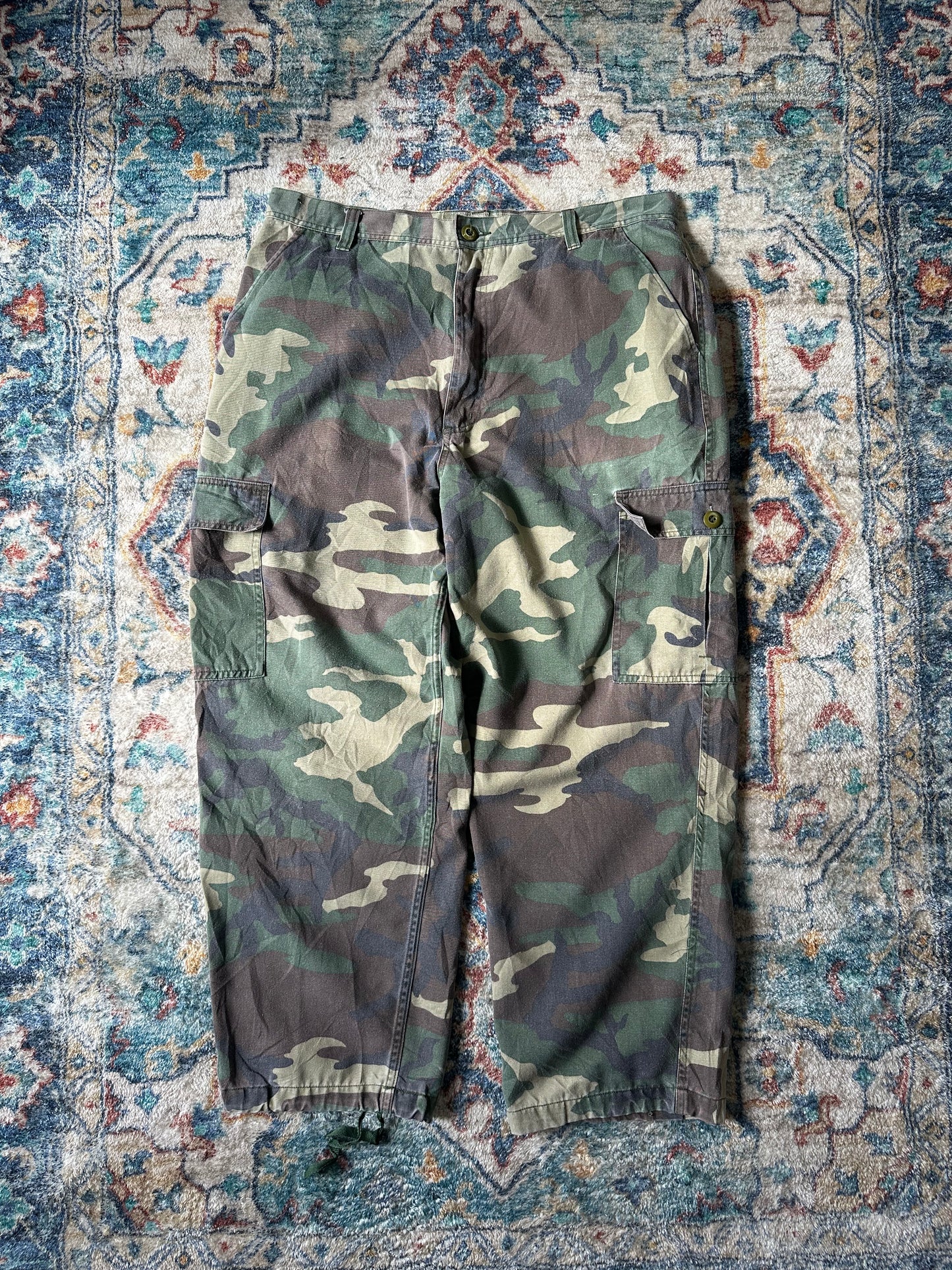 90s Camouflage Cargo Pants - 37