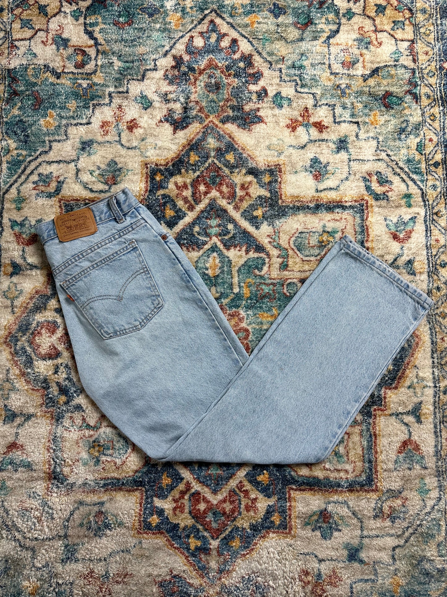 Vintage Levi’s Ripped Lightwash Jeans - 32