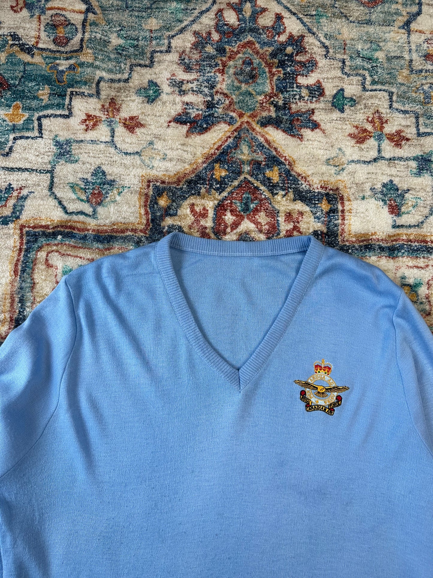90s Royal Canadian Air Force Crest V-Neck Sweater - L