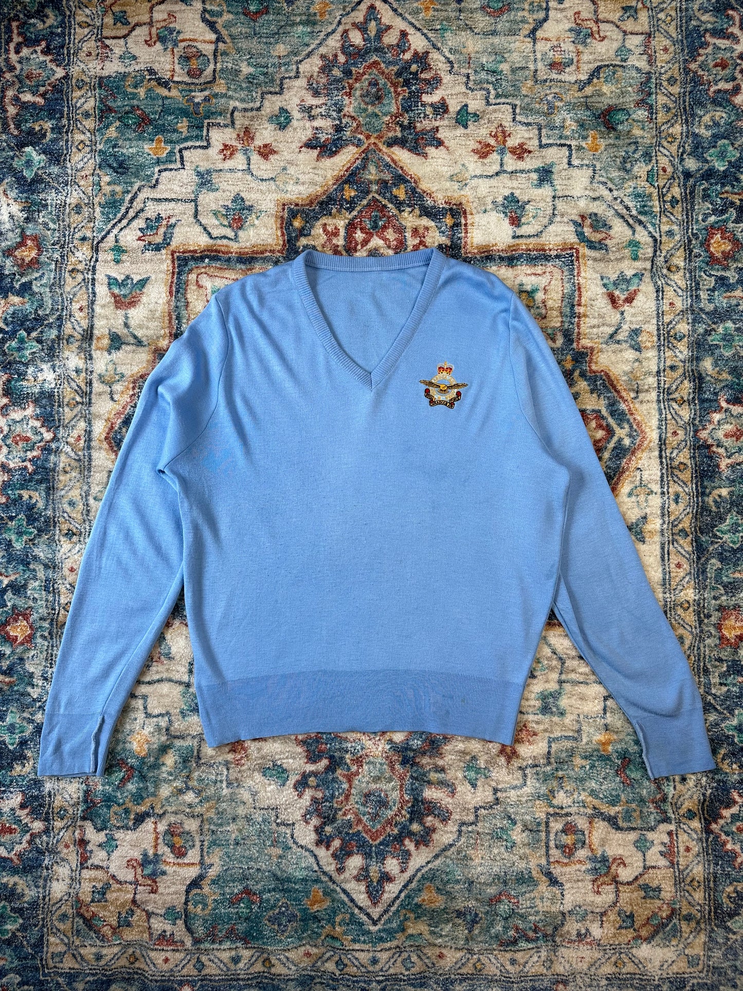 90s Royal Canadian Air Force Crest V-Neck Sweater - L