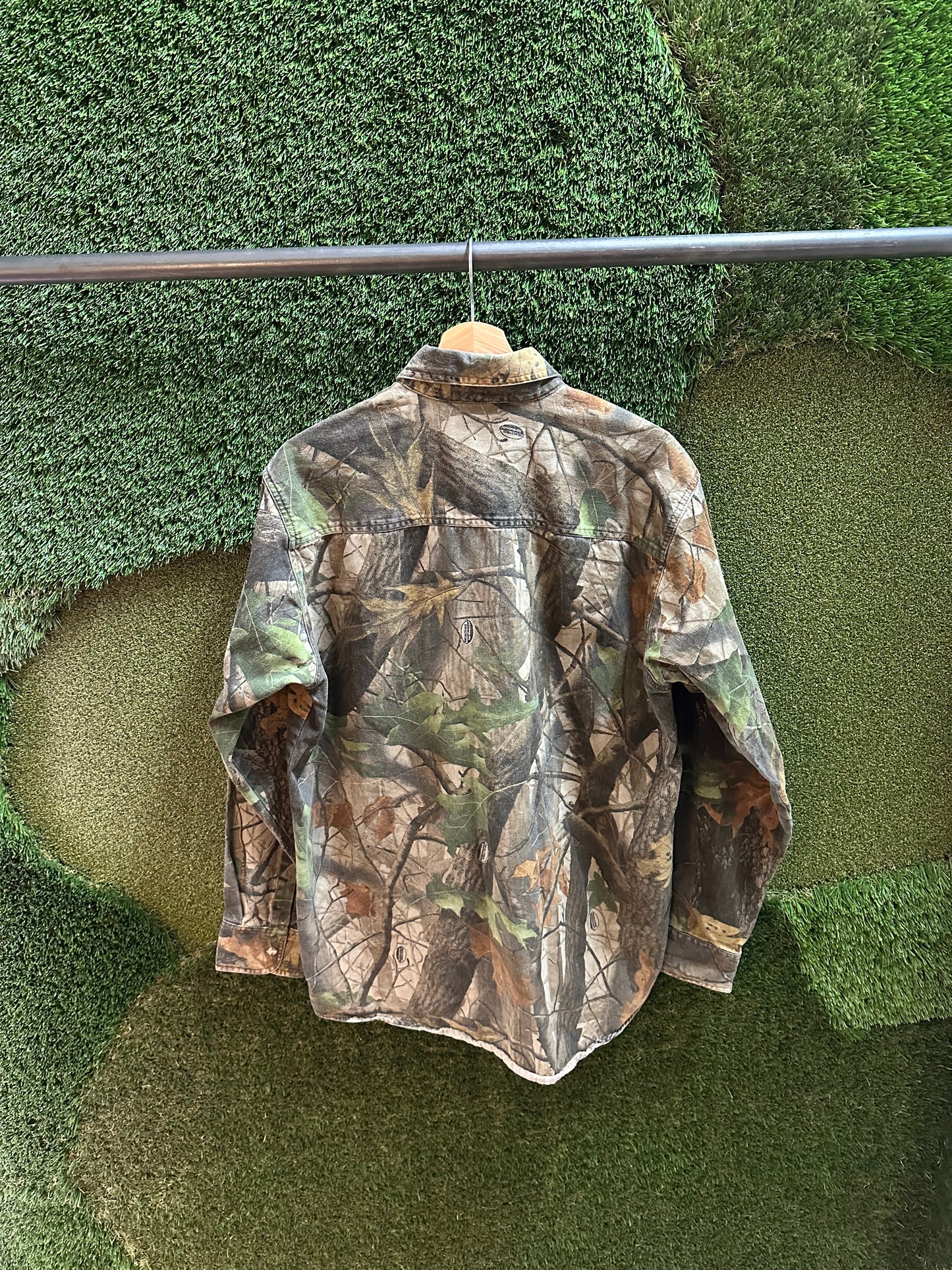 00s Whitewater Outdoors Camouflage Button-up Shirt - L