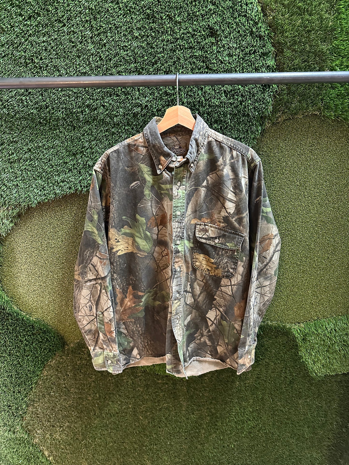00s Whitewater Outdoors Camouflage Button-up Shirt - L