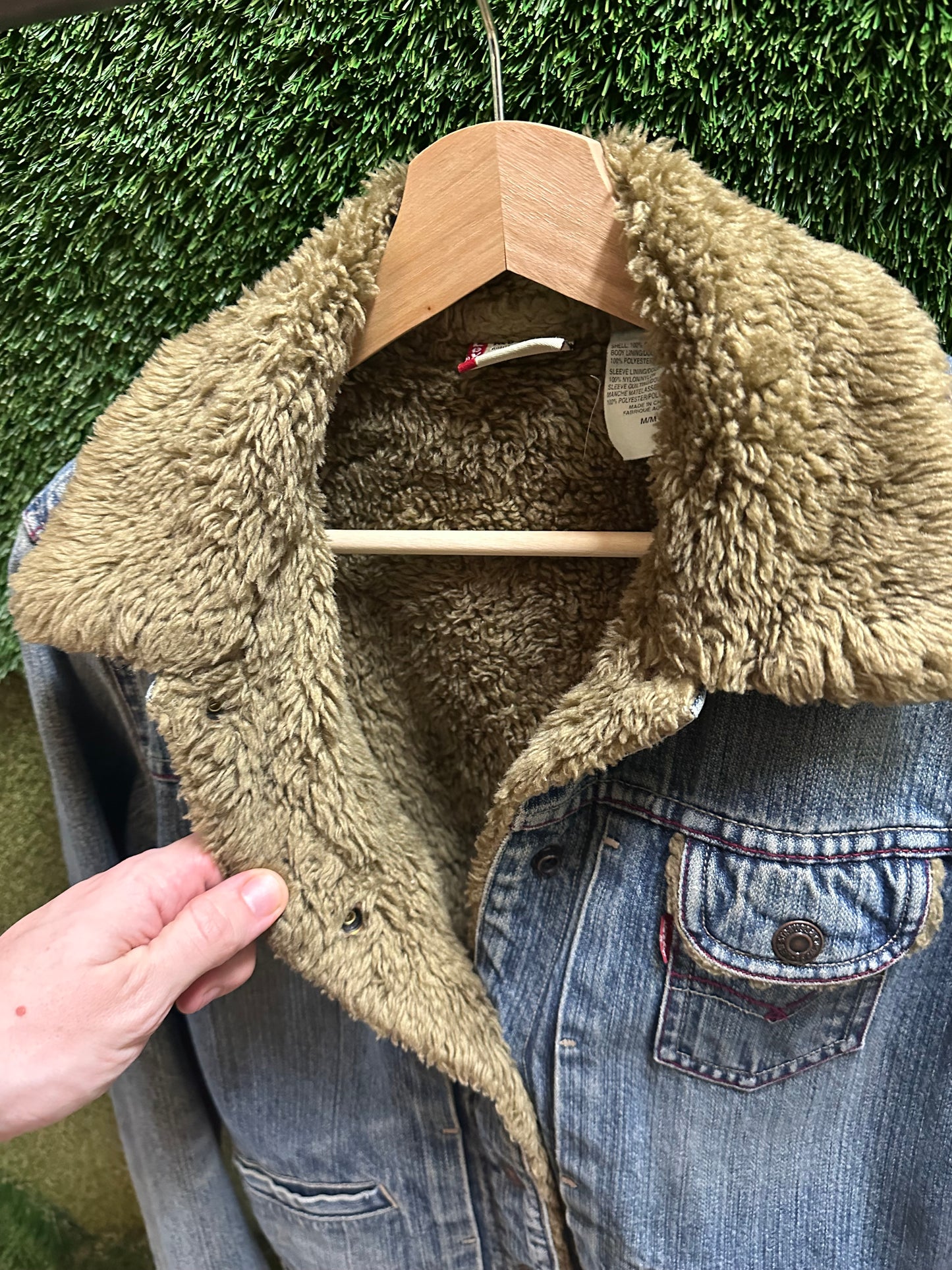 00s Levi’s Fur Lined Buckleback Denim Jacket - M