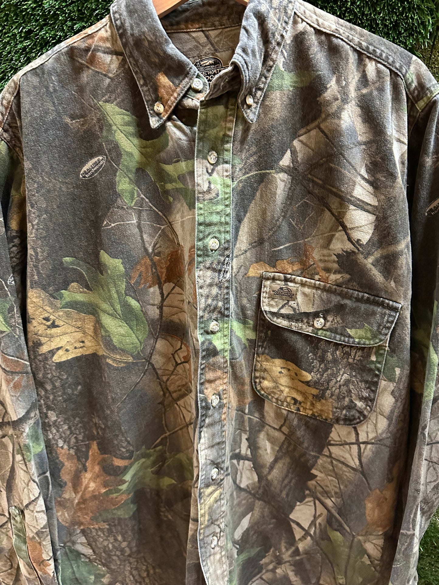 00s Whitewater Outdoors Camouflage Button-up Shirt - L
