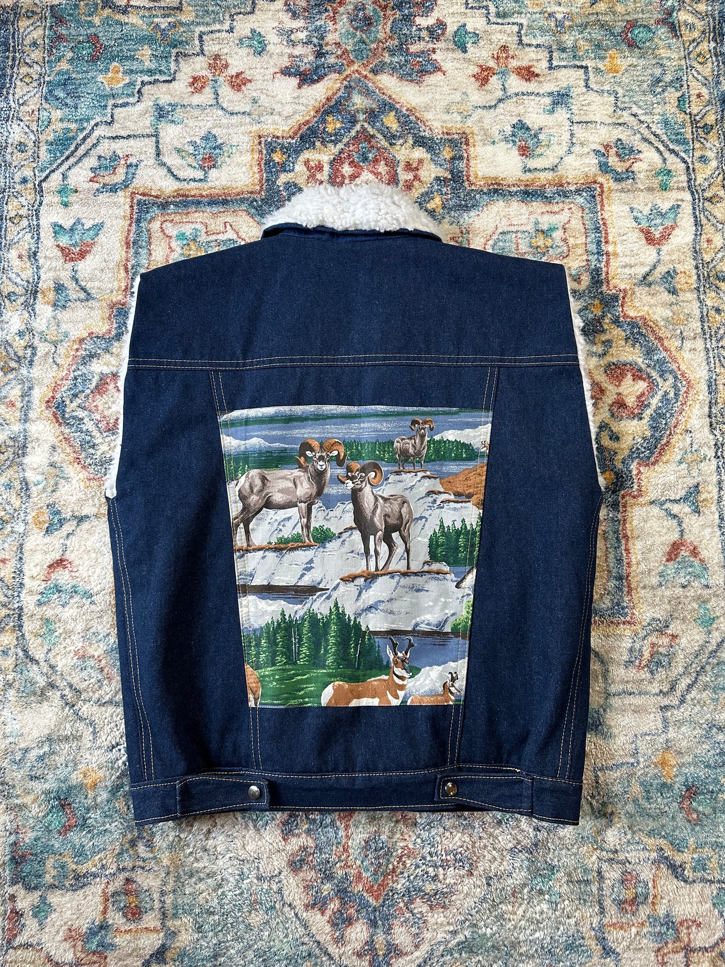 00s Sherpa Lined Deer Animal Nature Denim Vest - L