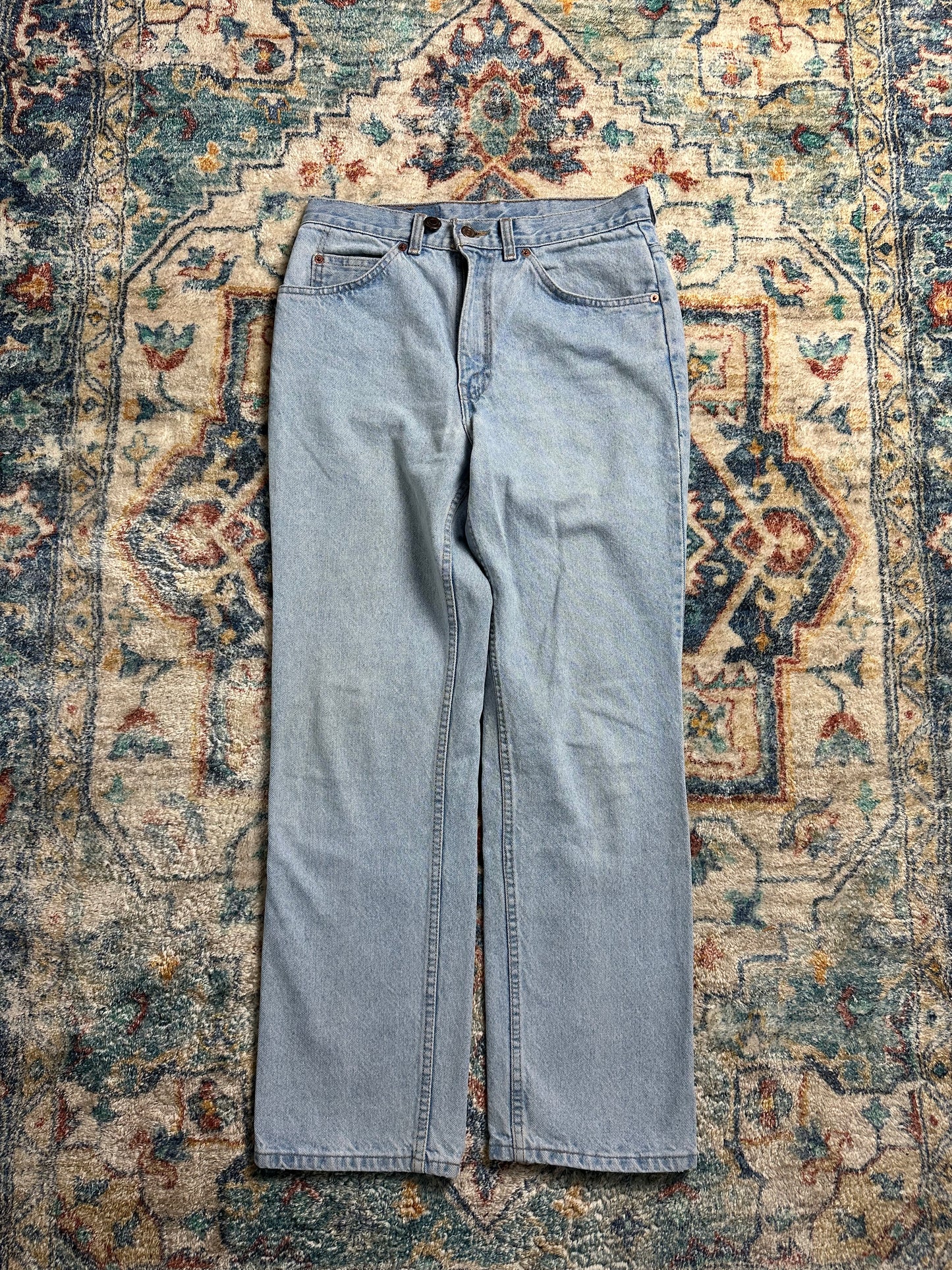 Vintage Levi’s Ripped Lightwash Jeans - 32