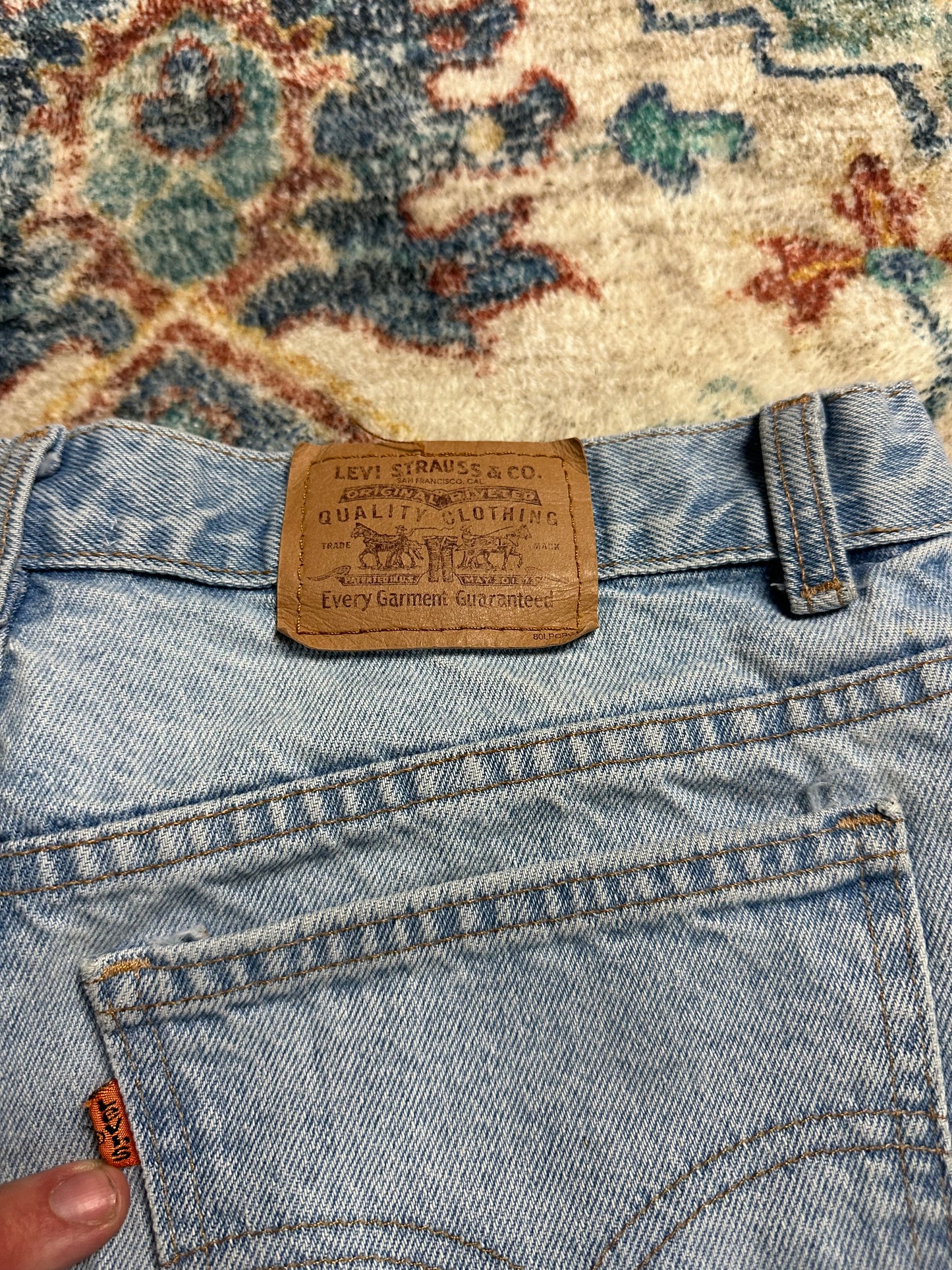 Vintage Levi’s Ripped Lightwash Jeans - 32