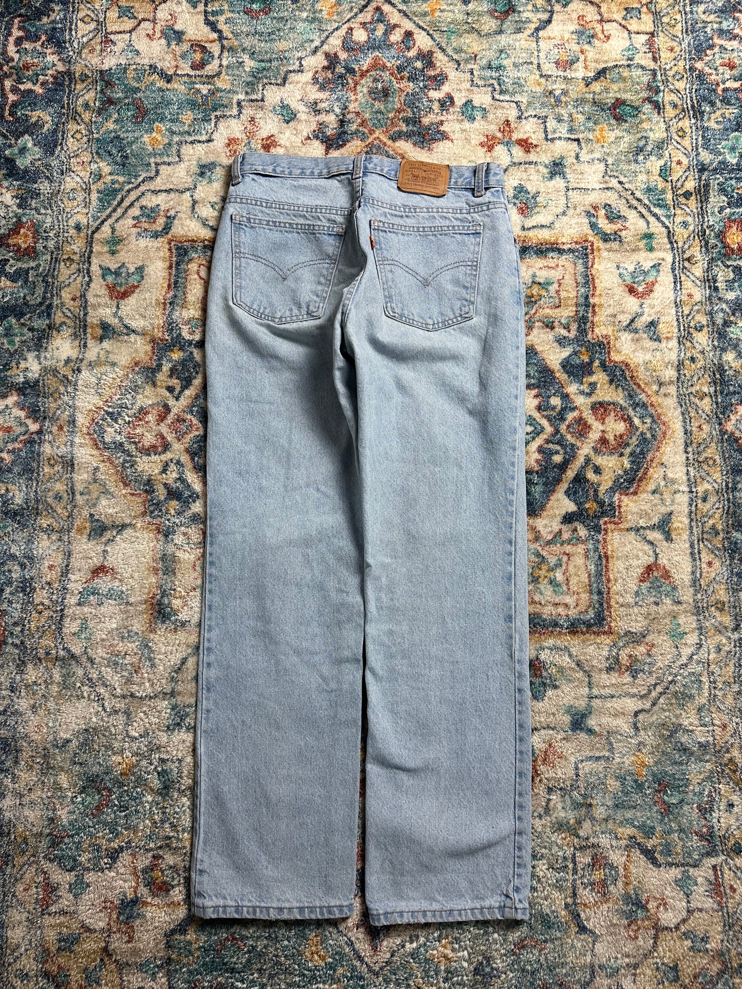 Vintage Levi’s Ripped Lightwash Jeans - 32