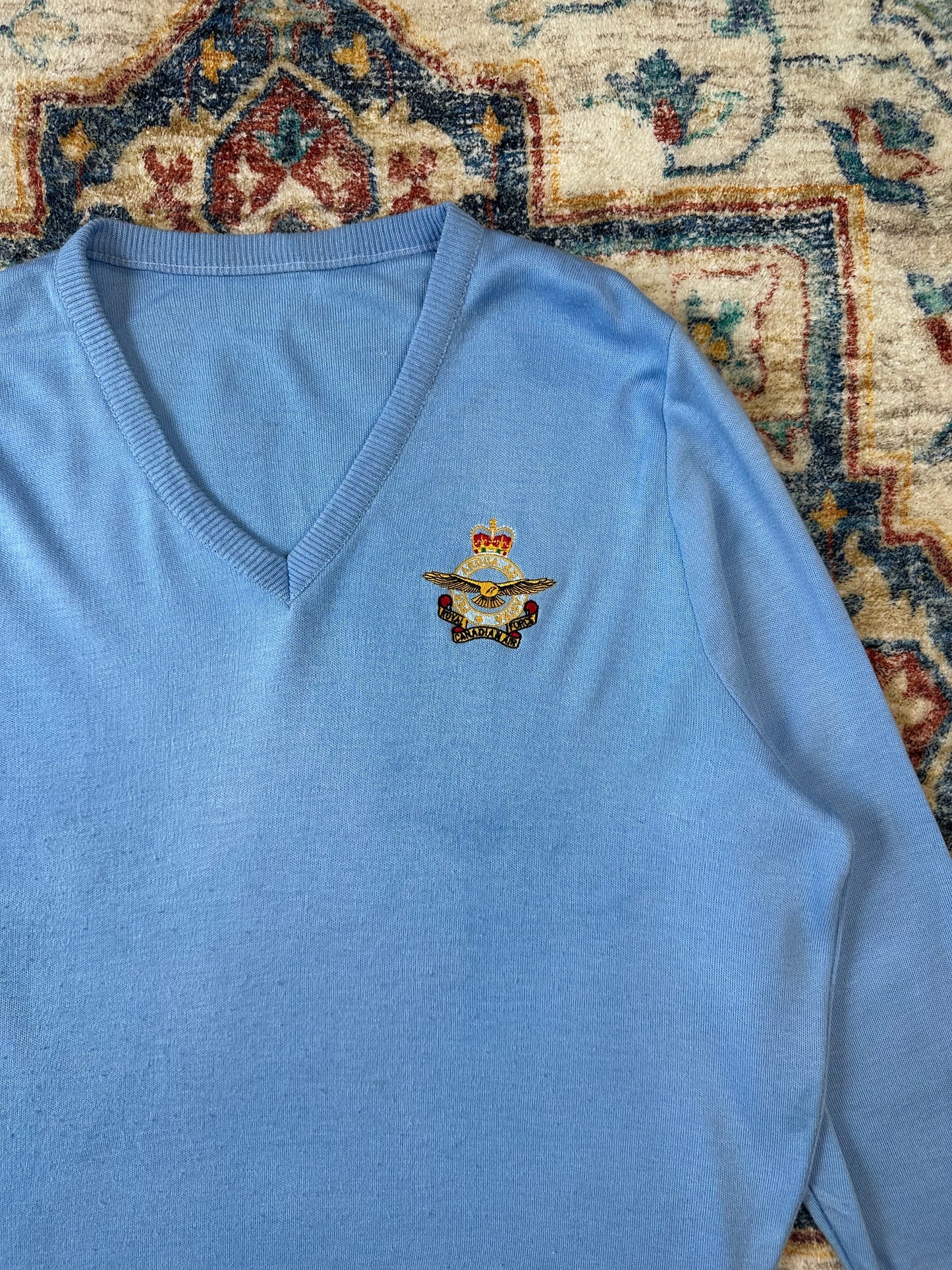 90s Royal Canadian Air Force Crest V-Neck Sweater - L