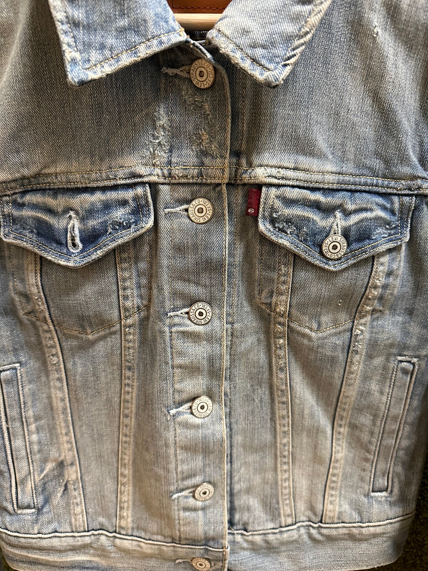 Levi’s Light Wash Denim Jacket - S