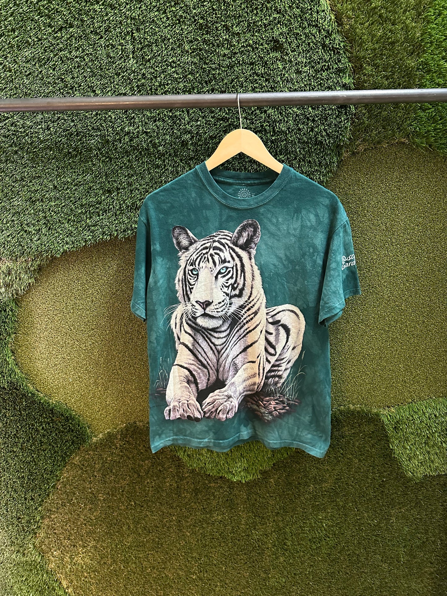 The Mountain White Tiger Animal T-shirt - M