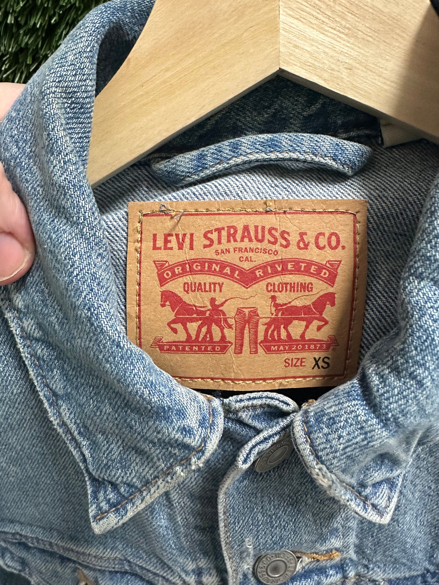 Levi’s Lightwash Denim Jacket - XS