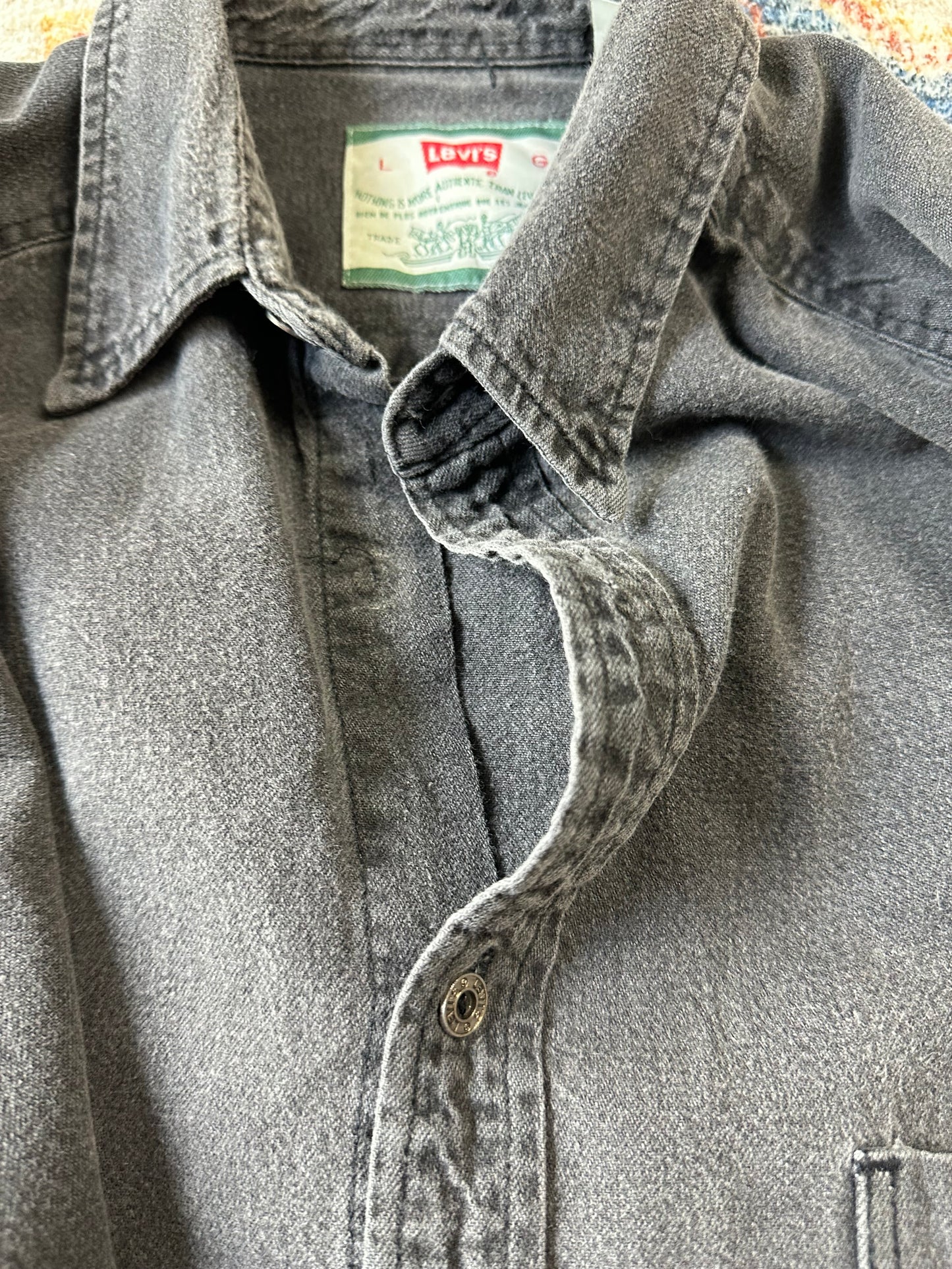 00s Levi’s Black Button-up Shirt - L