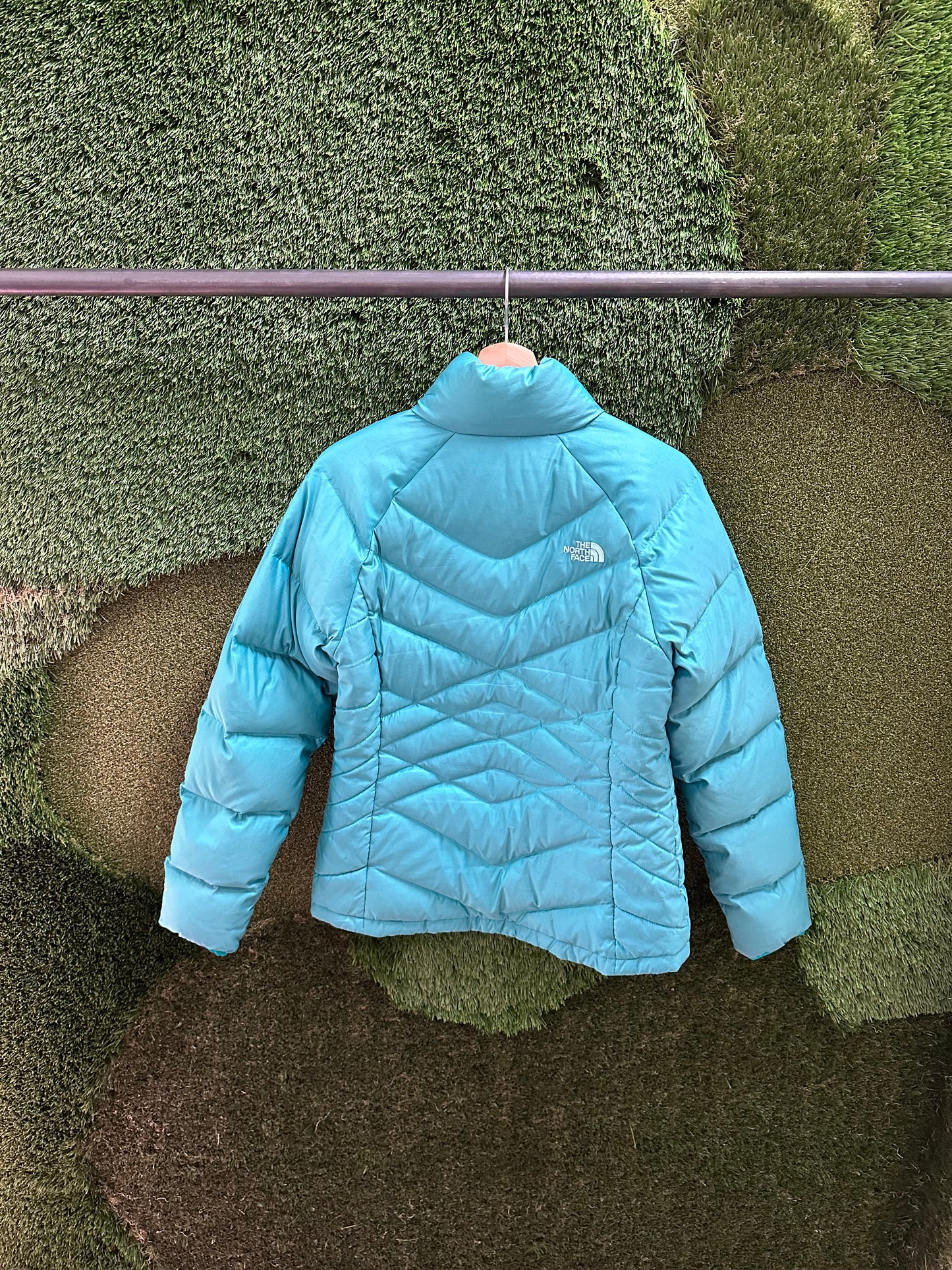 The North Face 550 Blue Puffer Jacket - M