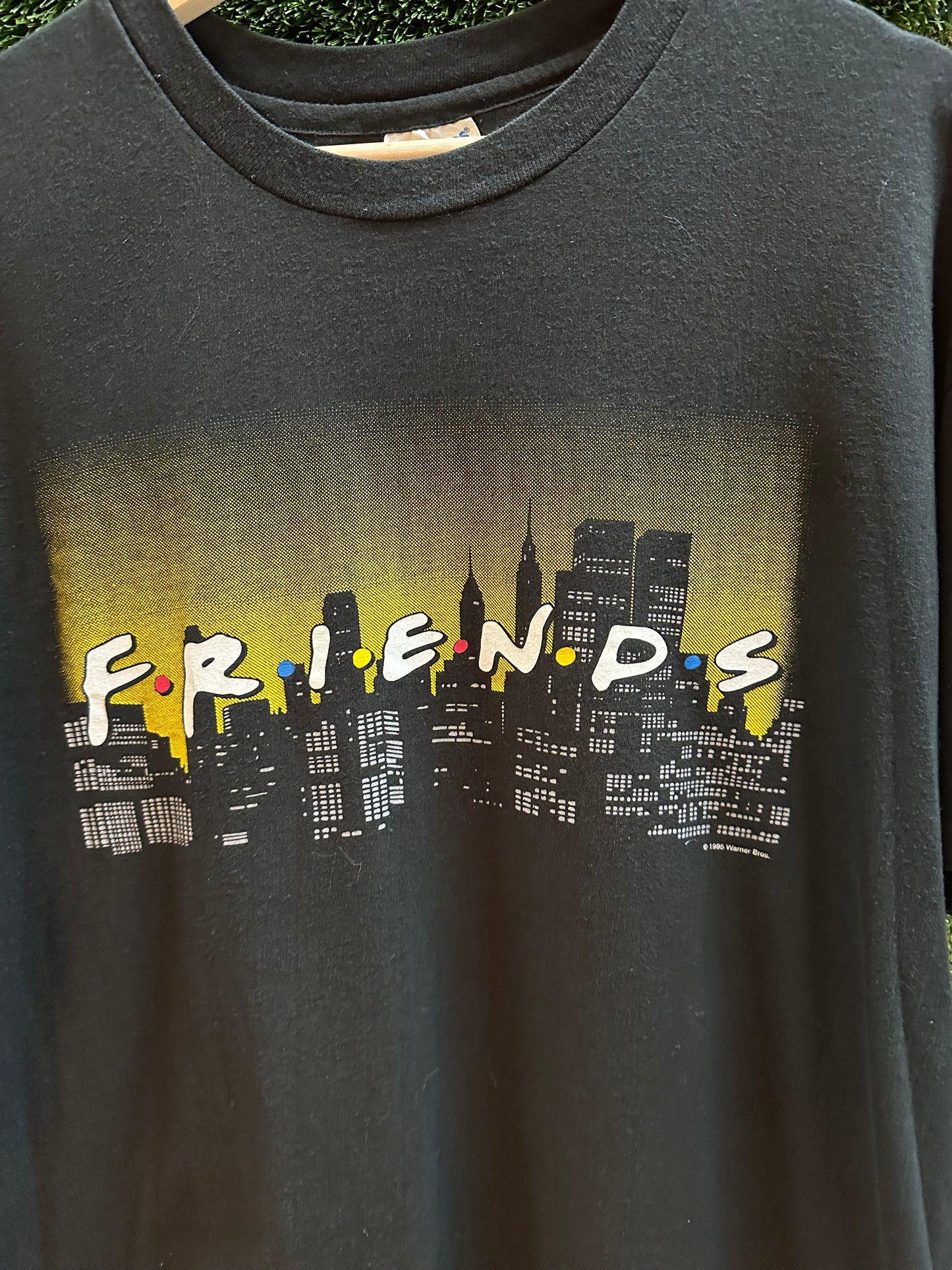 90s Friends Spellout T-shirt - XL