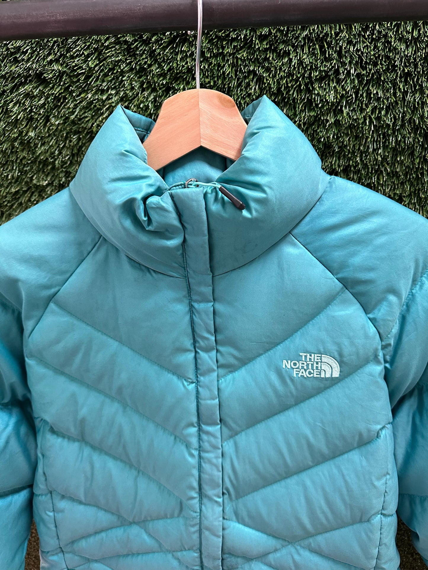 The North Face 550 Blue Puffer Jacket - M