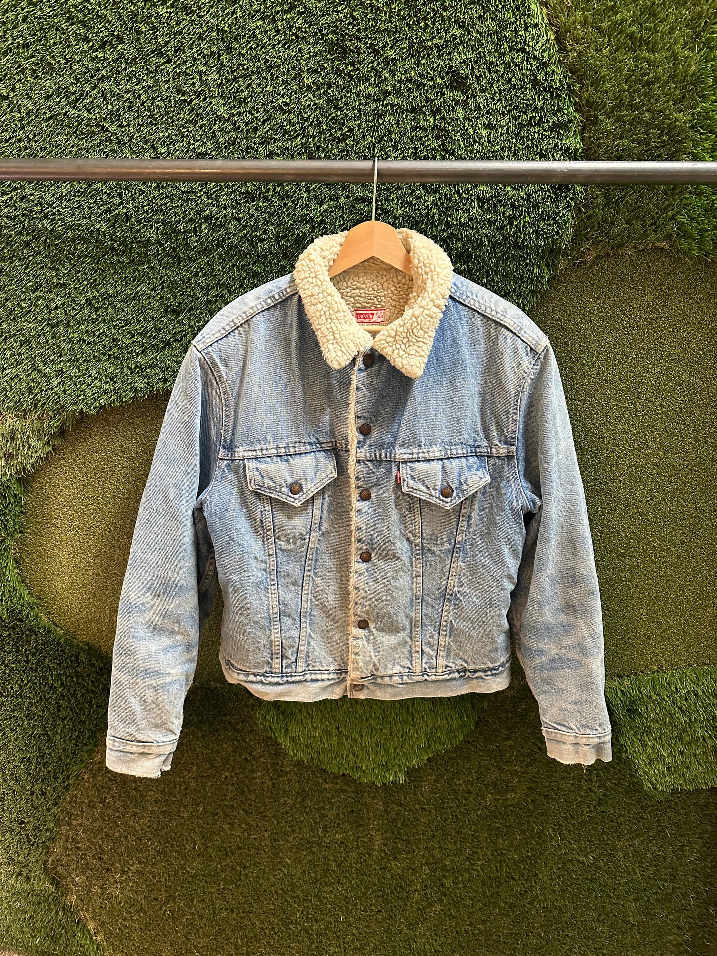 80s Levi’s Sherpa Lined Denim Jacket - M