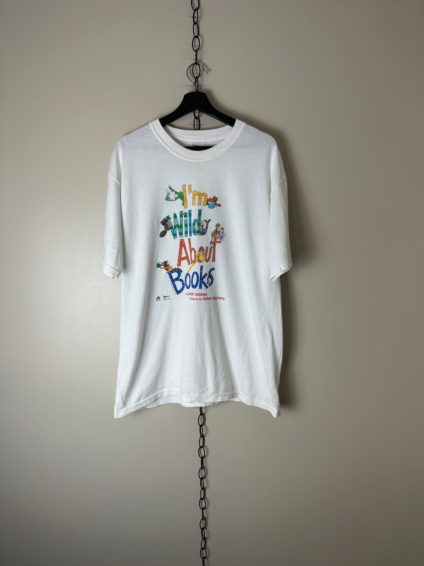 Vintage I’m Wild About Books T-shirt - L