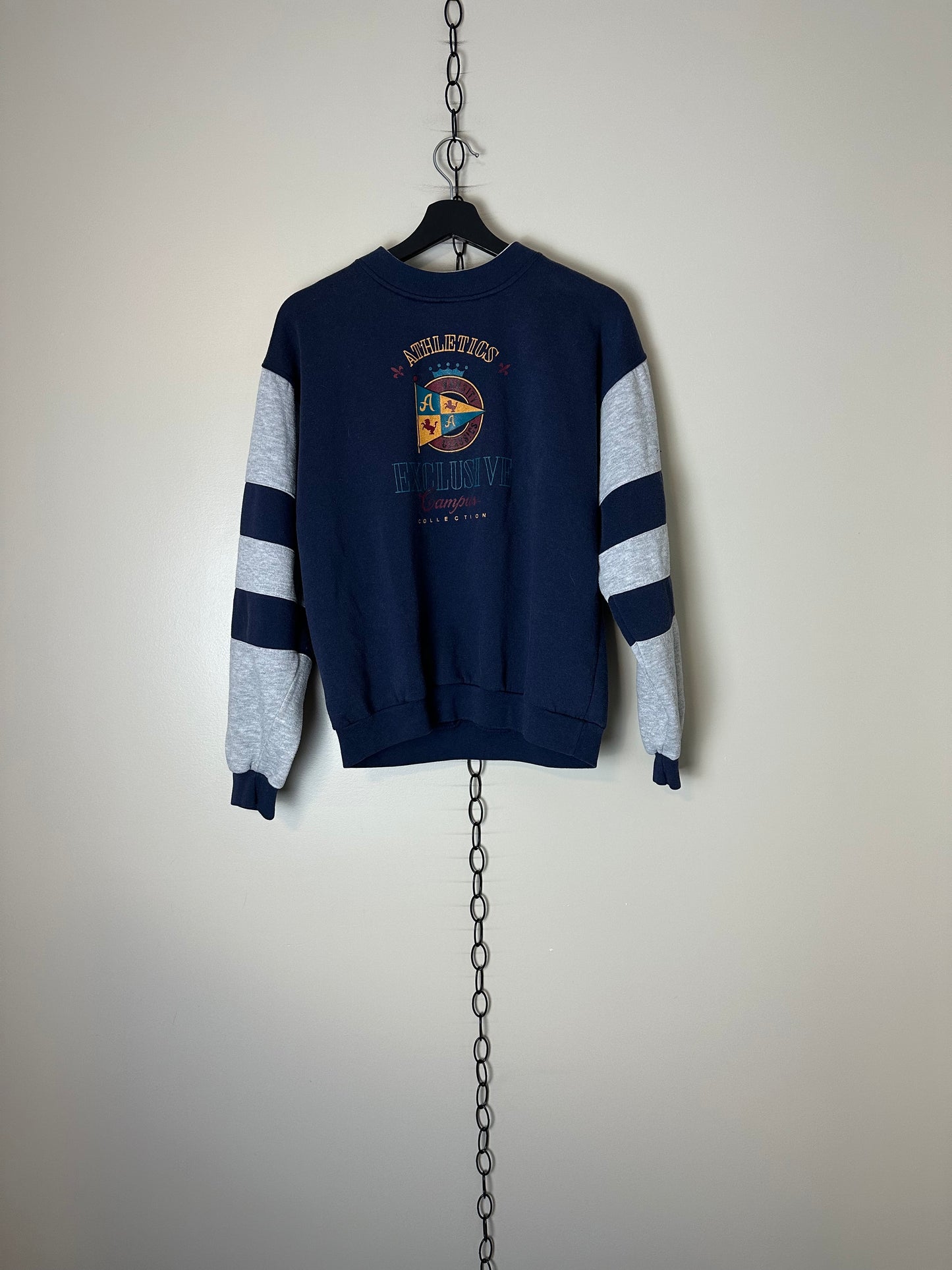 Vintage Athletics Exclusive Crest Logo Crewneck - M