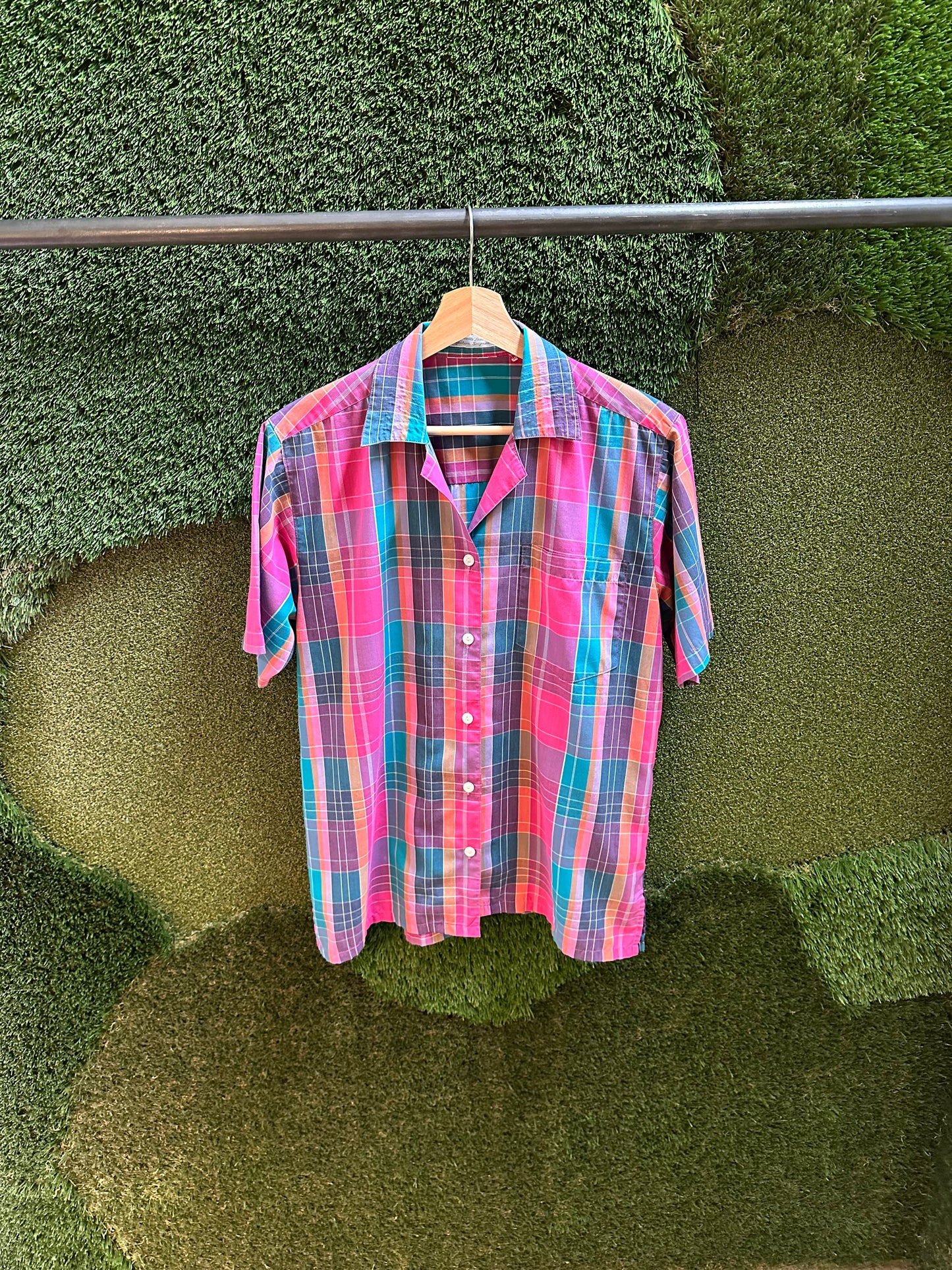 90s Plaid Button-up Shirt - L