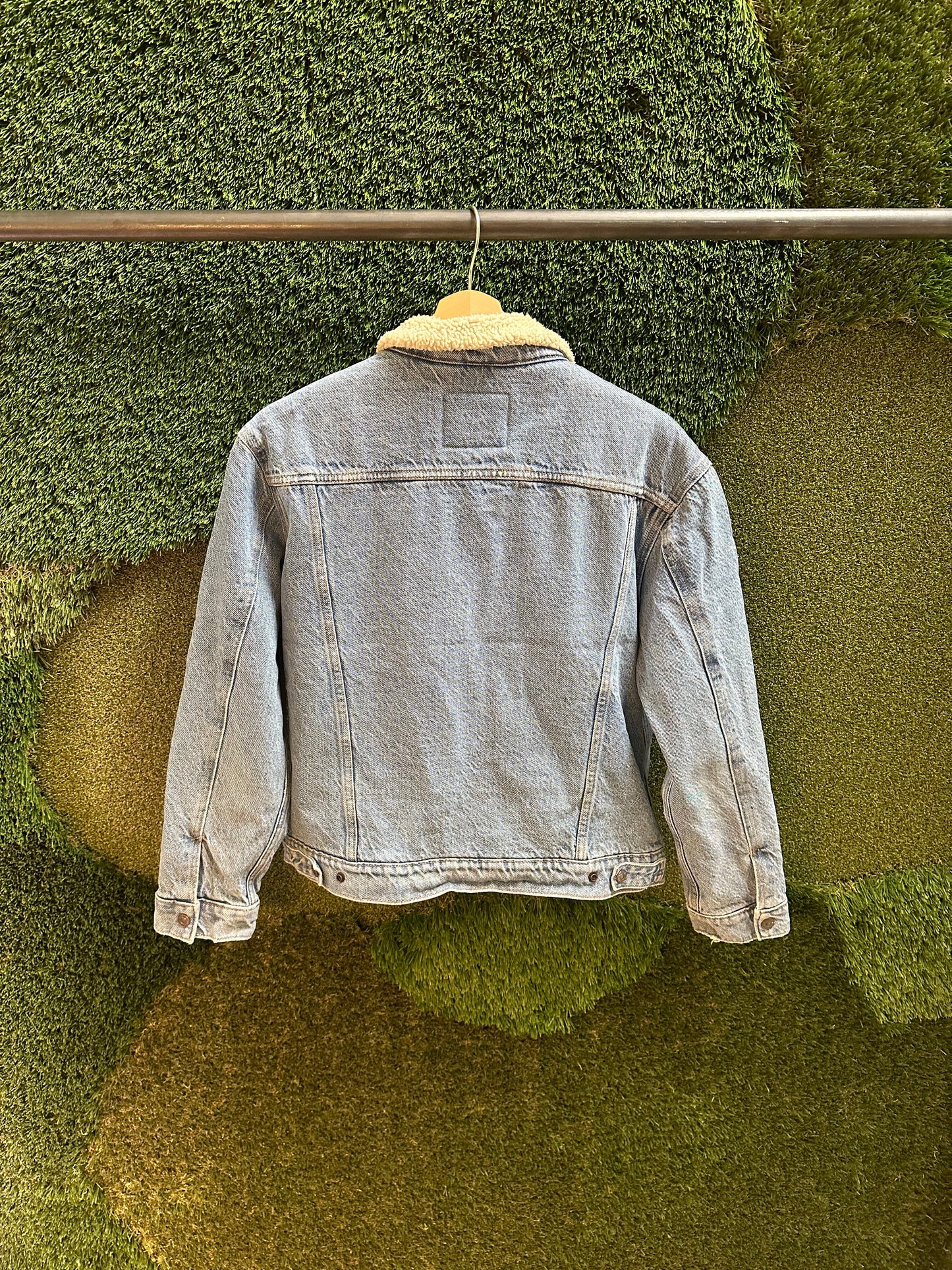 Levi’s Sherpa Lined Denim Jacket - M