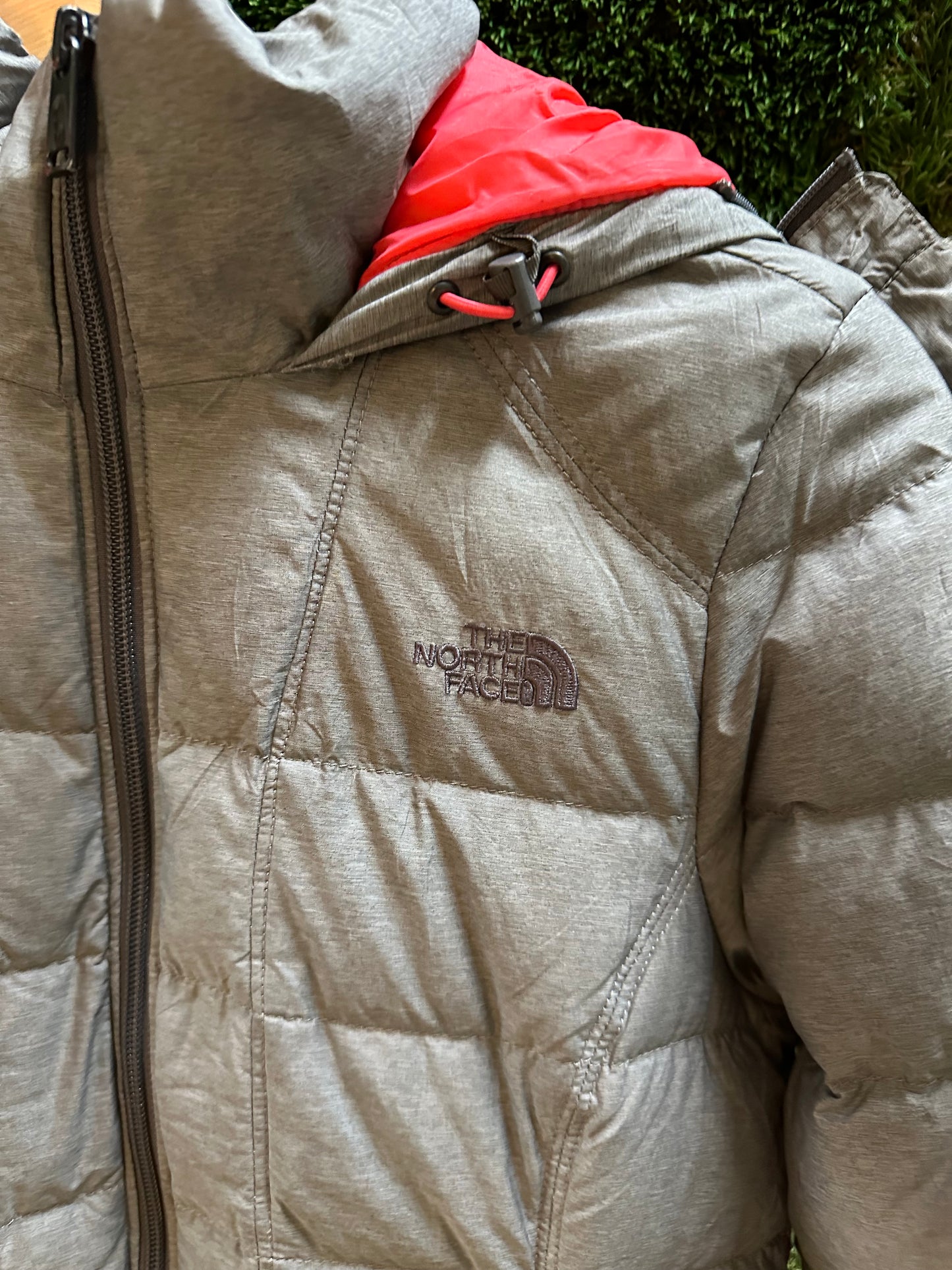 The North Face 550 Hooded Puffer Jacket - XS