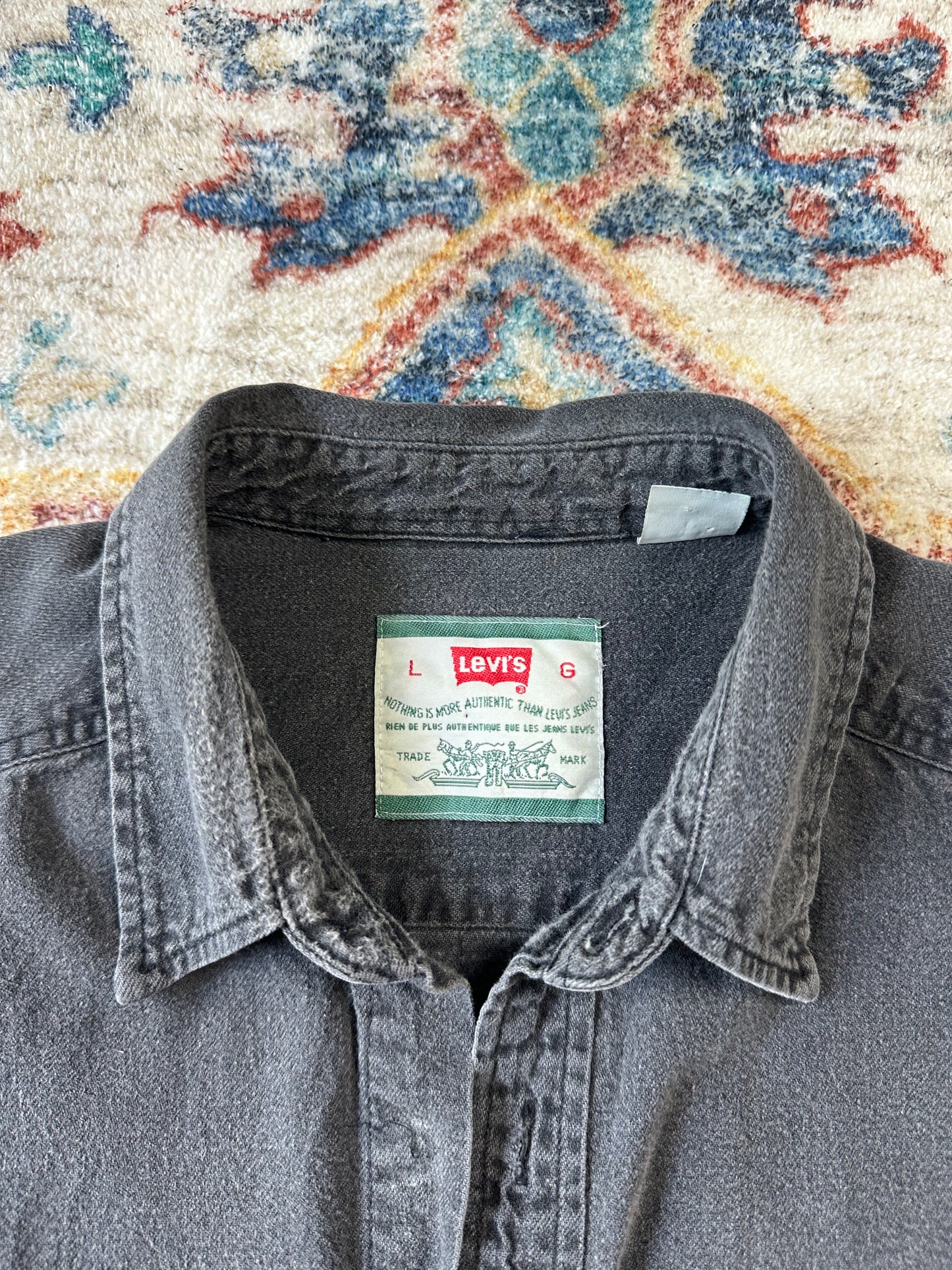 00s Levi’s Black Button-up Shirt - L