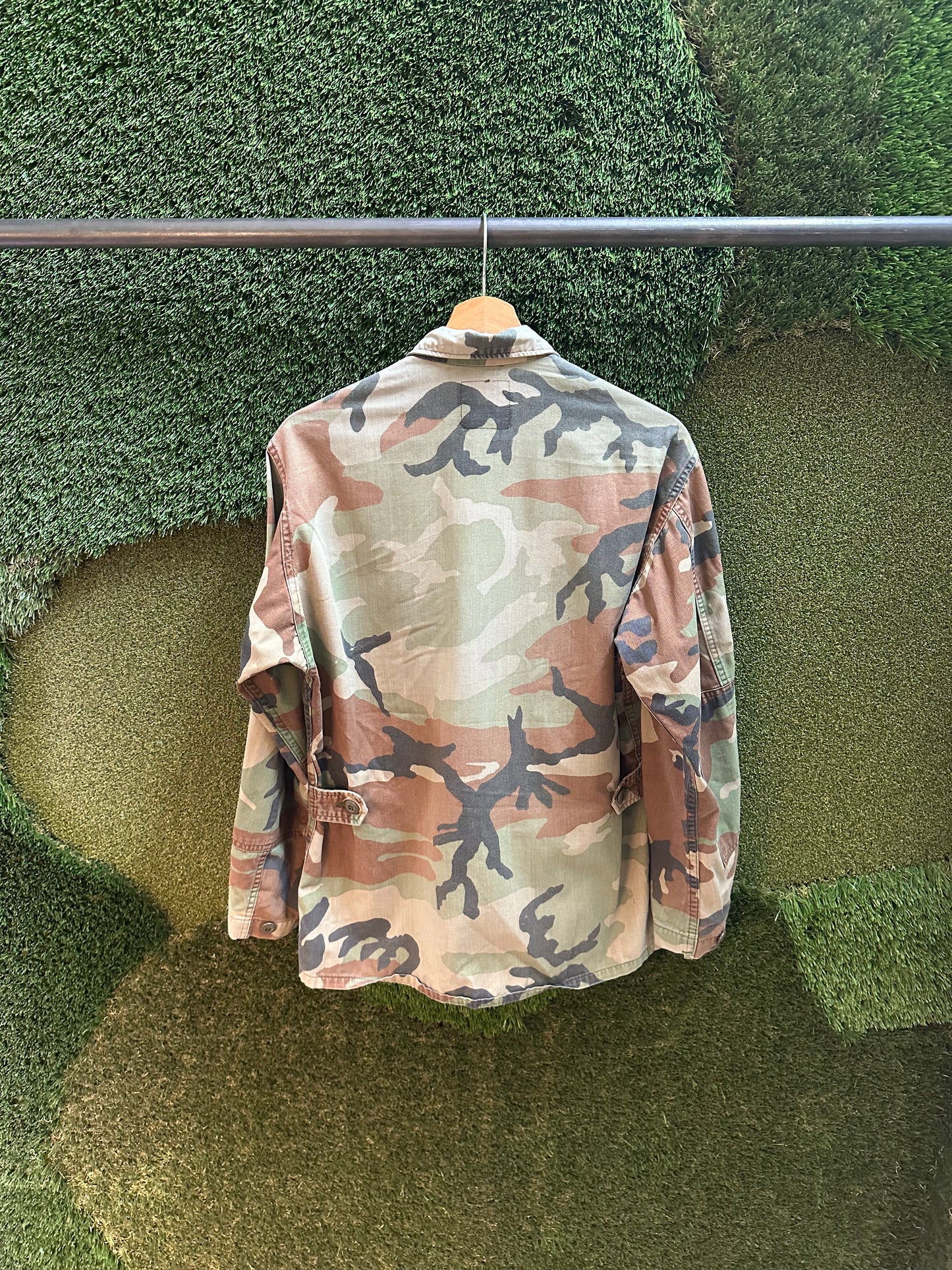 90s Military Camouflage Button-up Shirt - L