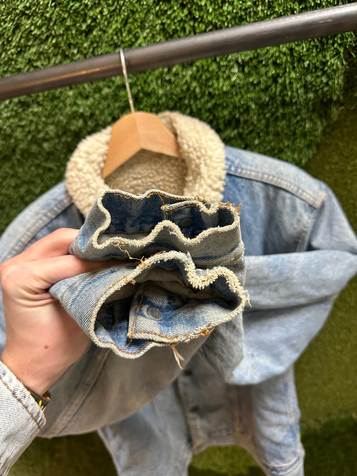 80s Levi’s Sherpa Lined Denim Jacket - M