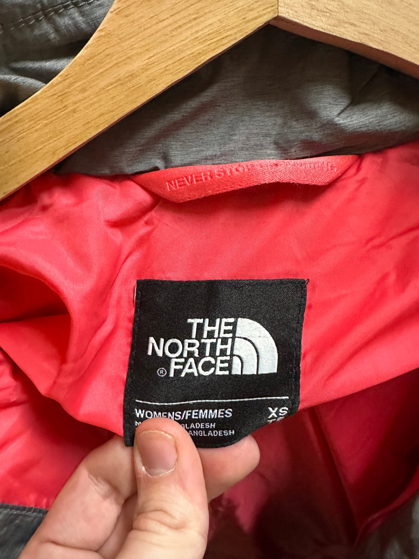 The North Face 550 Hooded Puffer Jacket - XS