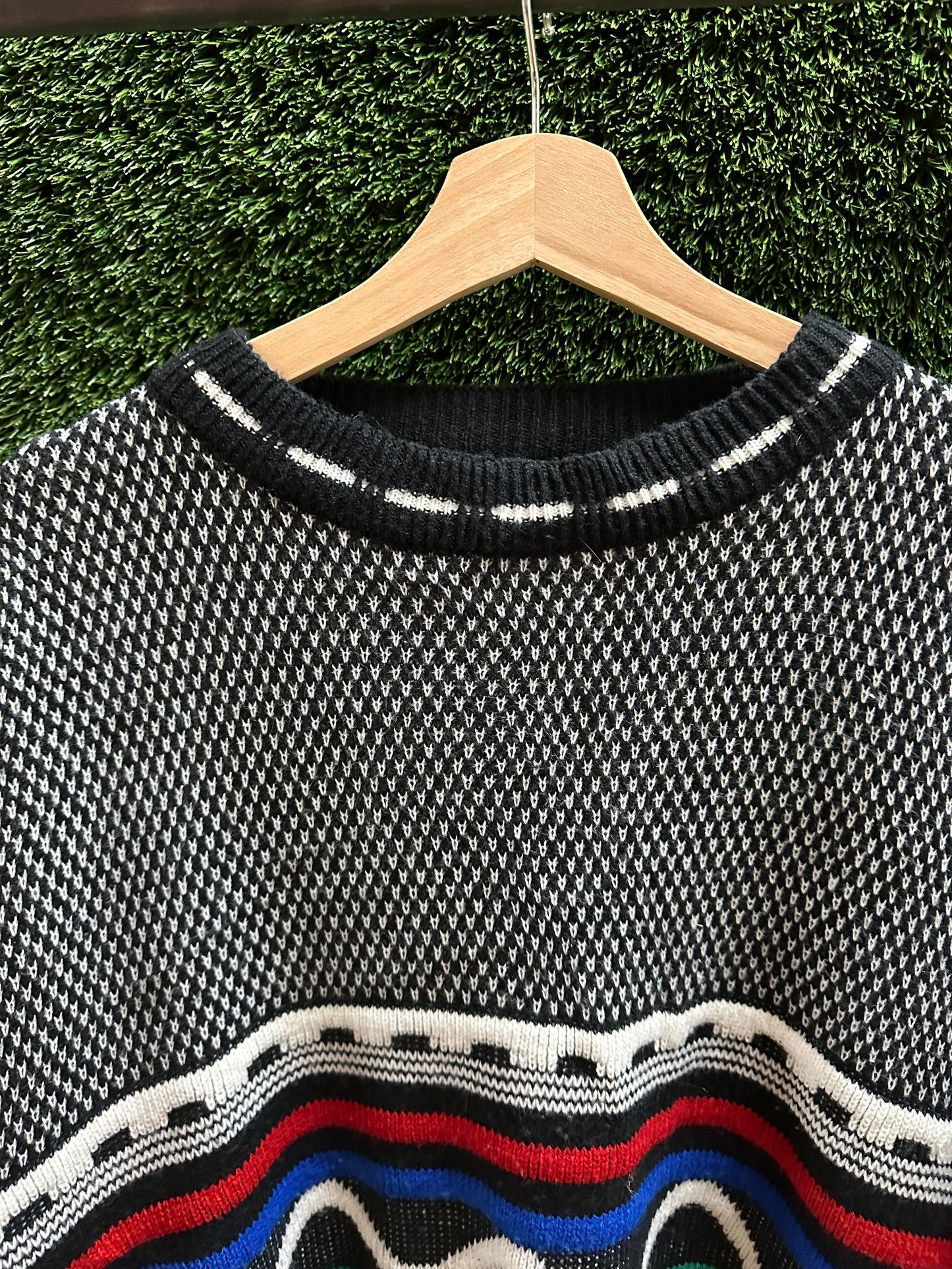 90s Entourage Textured Abstract Sweater - L