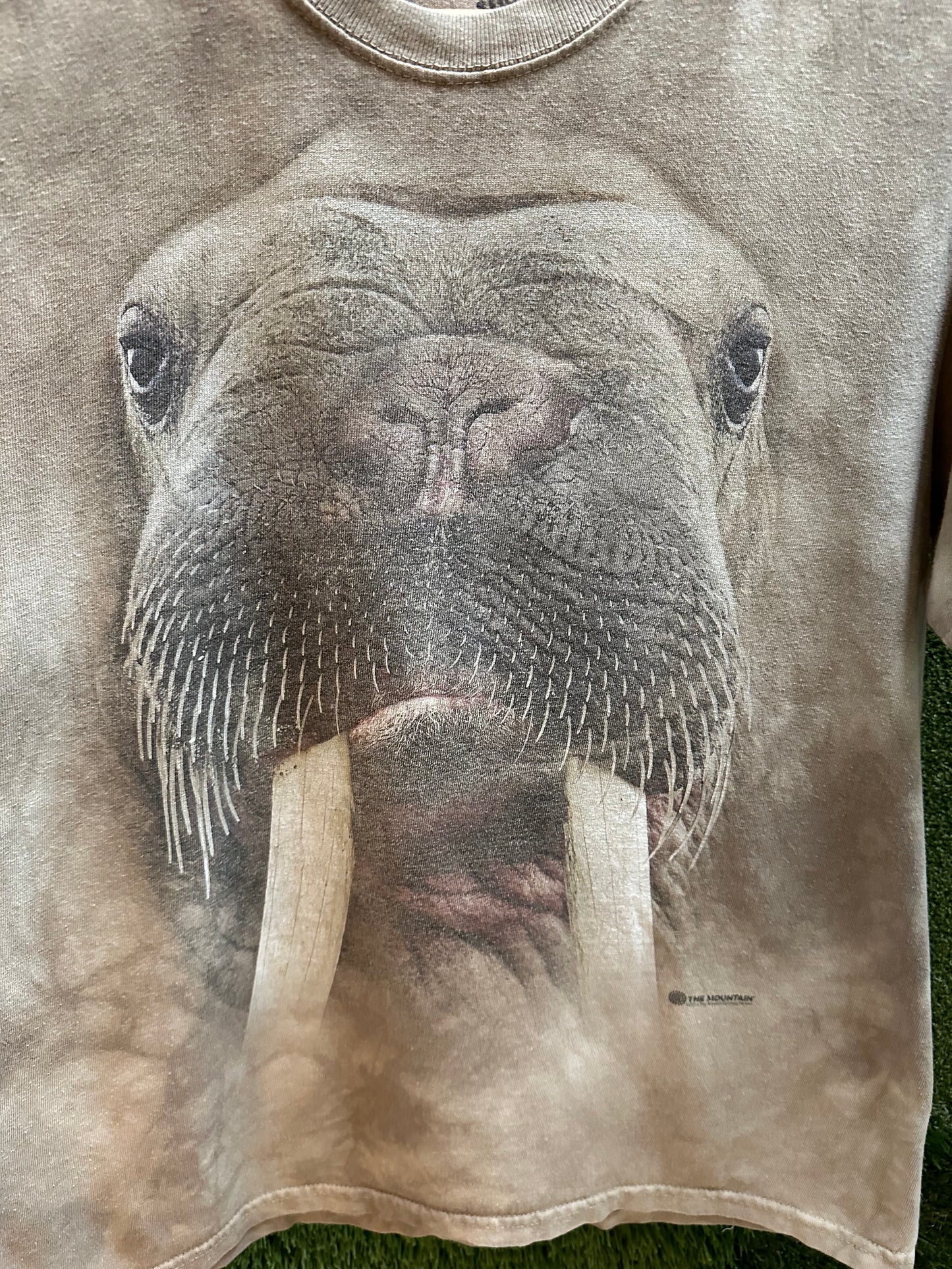 The Mountain Walrus Animal T-shirt - M