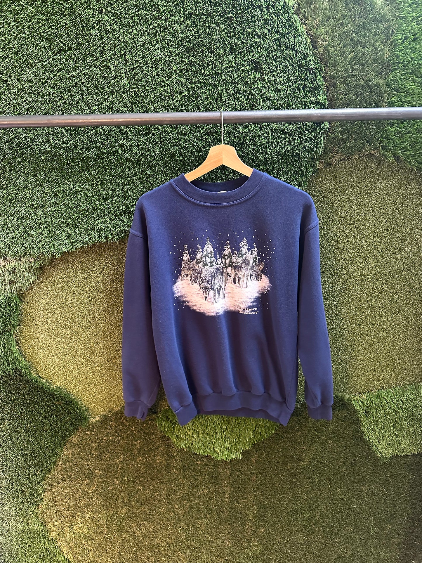 90s Northern Getaway Wolves Animal Crewneck - L