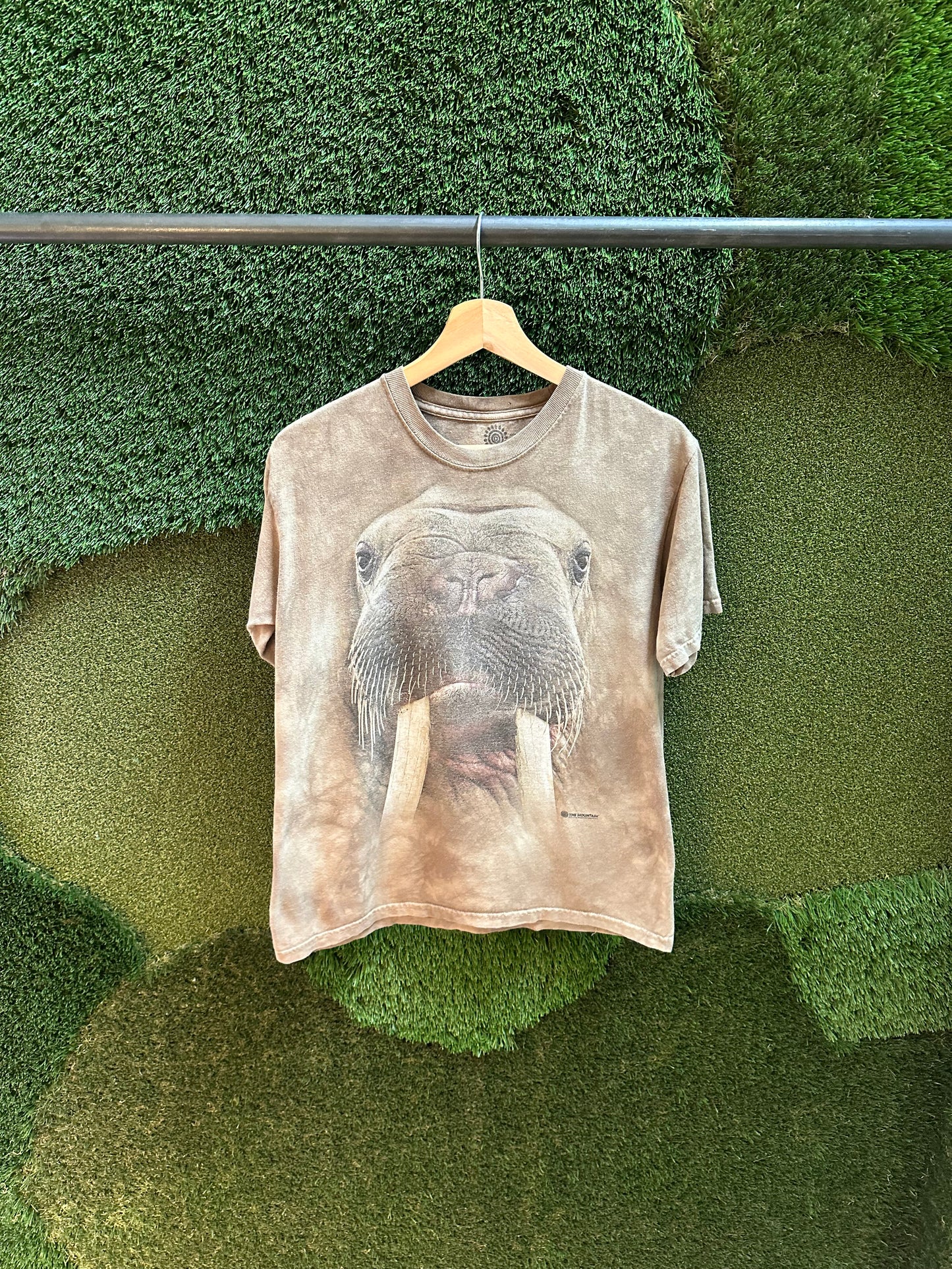 The Mountain Walrus Animal T-shirt - M