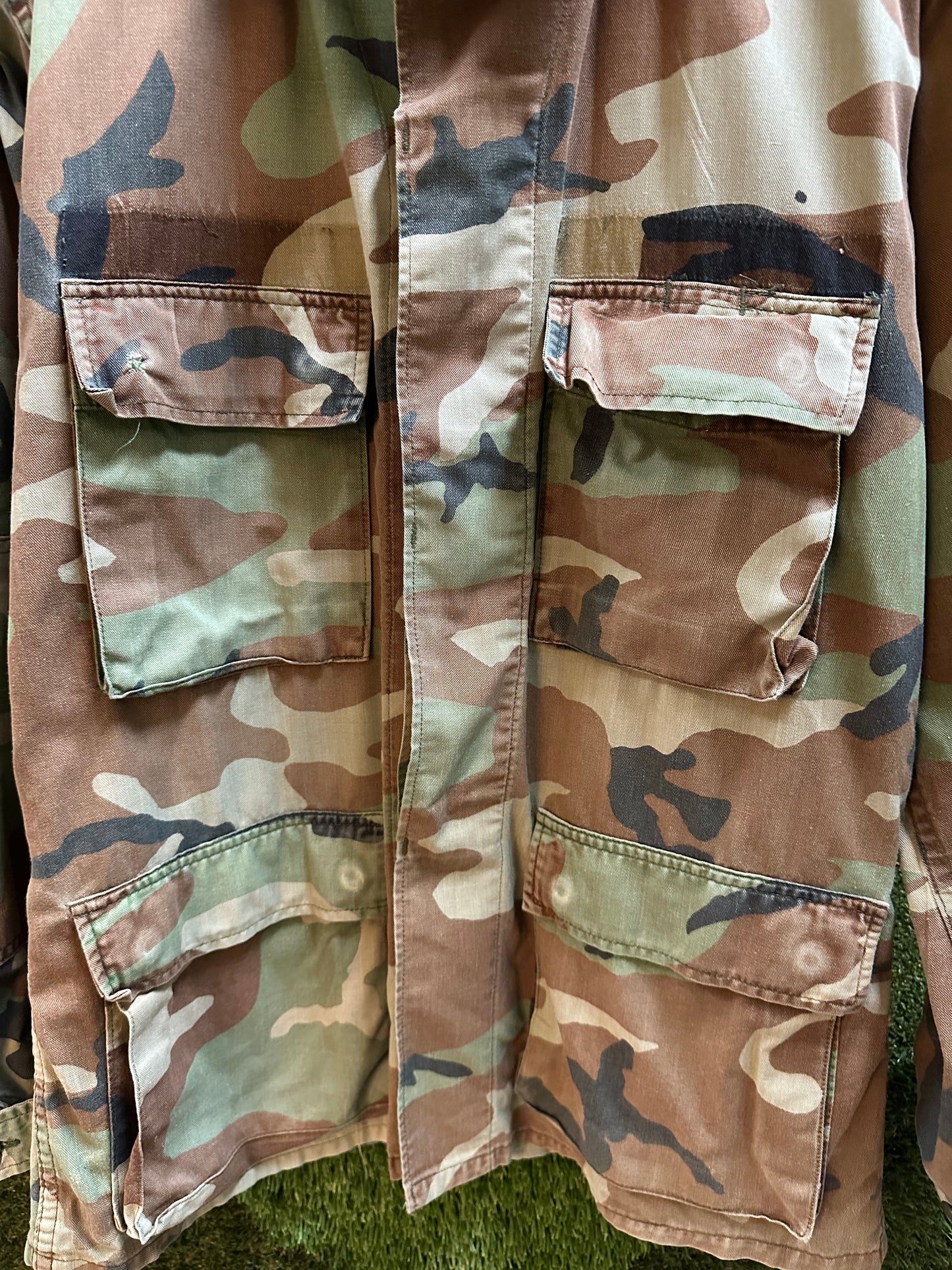 90s Military Camouflage Button-up Shirt - L