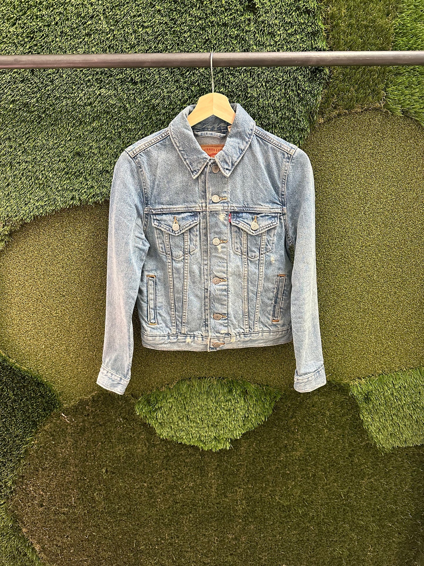 Levi’s Lightwash Denim Jacket - XS