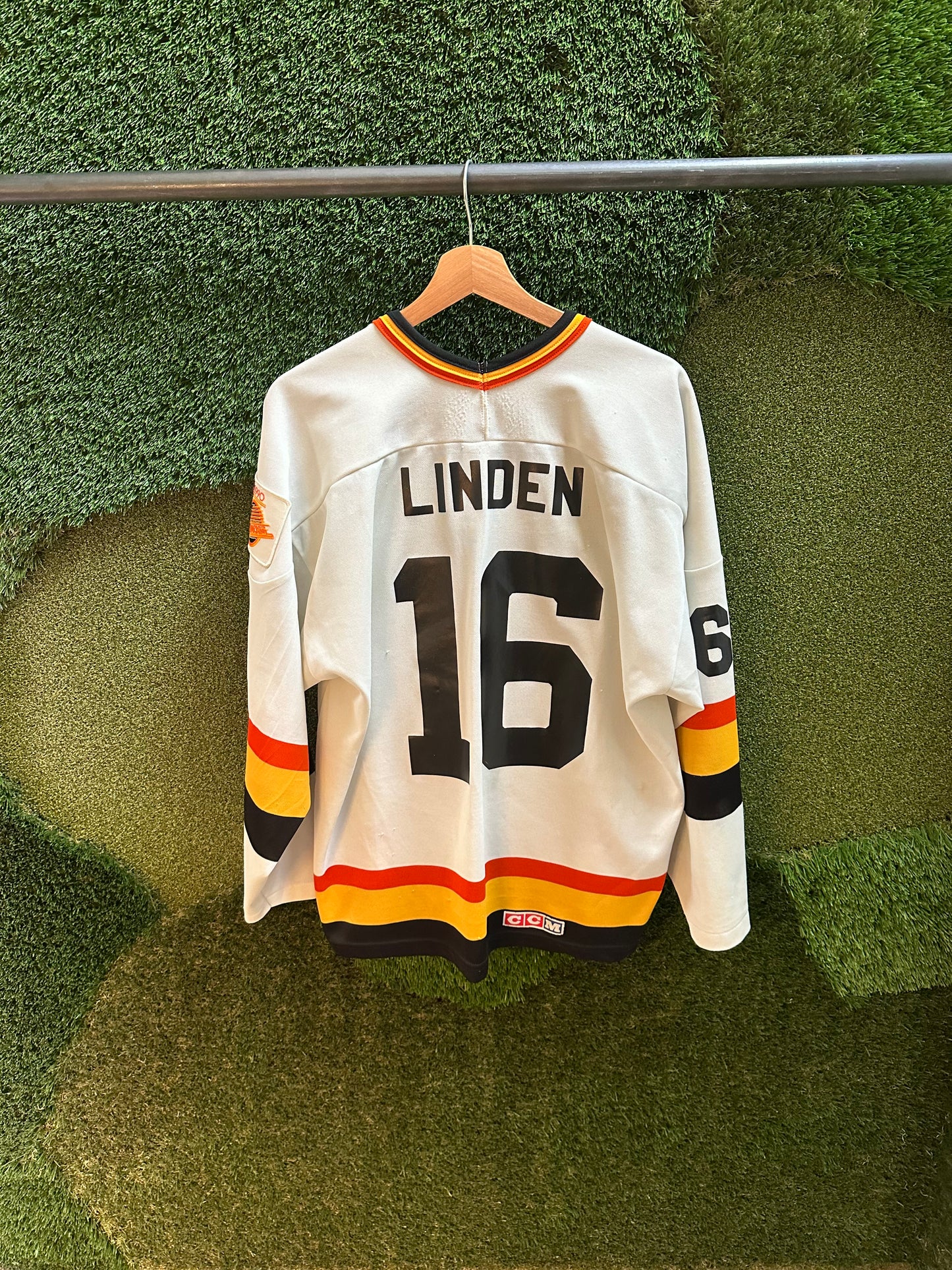 NHL 1989-90 Vancouver Canucks 20th Anniversary Trevor Linden Jersey - XL