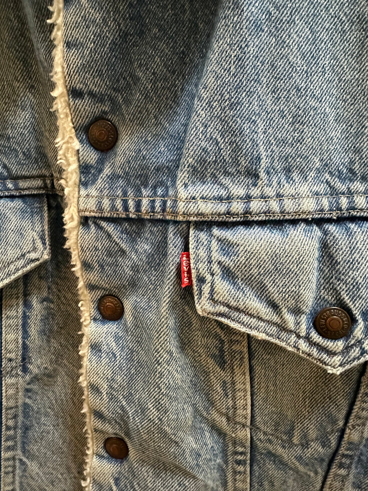 80s Levi’s Sherpa Lined Denim Jacket - M