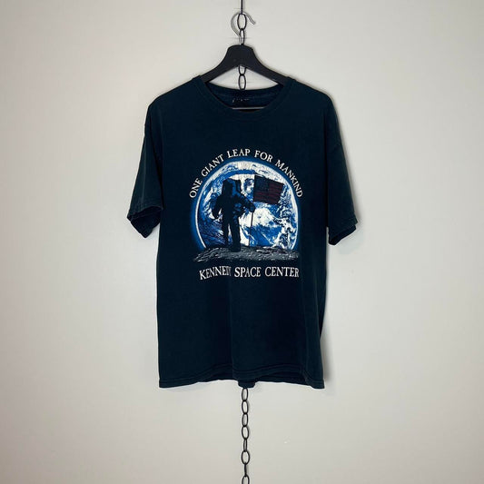 Kennedy Space Station Moon T-shirt - L